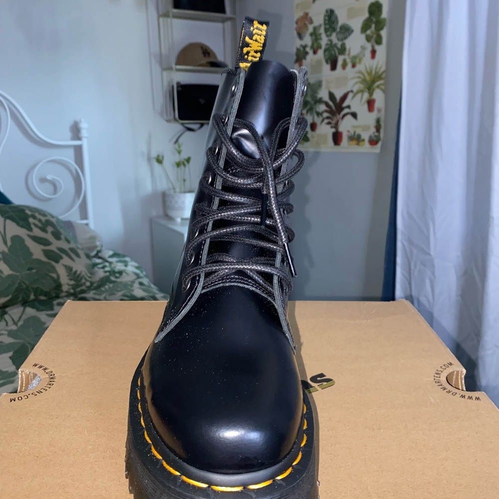 DR MARTENS PLATFORM WOMEN 7 NEVER WORN - Picture 5 of 5